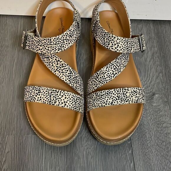 Universal Thread Lug Sole Sandals Leopard Print Animal Print Strap Size 11 - Picture 7 of 8